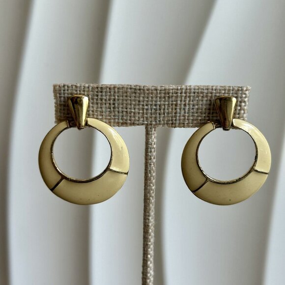 Earrings Off White Enamel Gold Hoops Dangle Drop Earrings Vintage 80s Cream - Picture 4 of 7